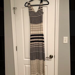 Maxi Dress with back Cutout Detail